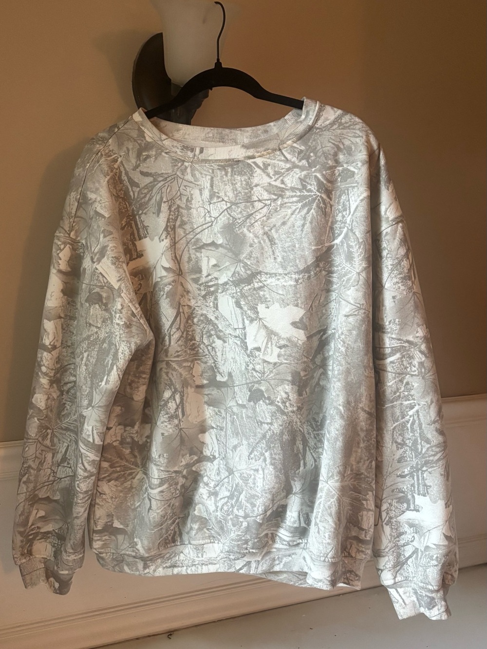 Neutral Gray-White Patterned Crewneck Sweatshirt Women’s Size: Large
